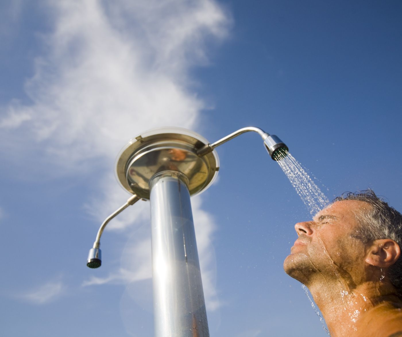 koude douche nemen na het wandelen voor sneller herstel